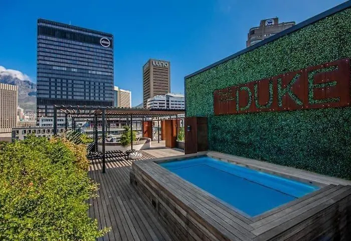 Apartment Near Waterfront, Rooftop Pool