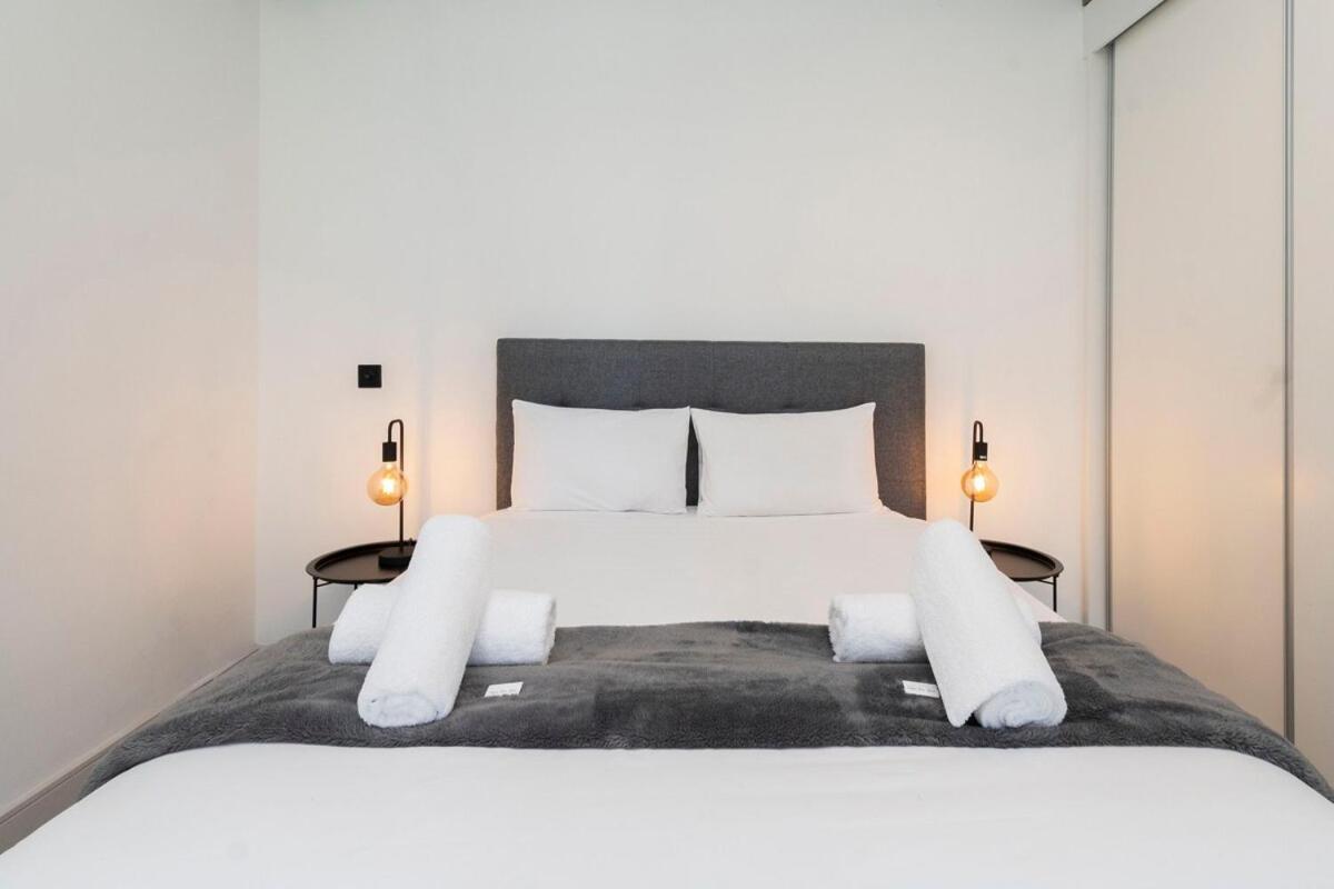 Near Waterfront, Rooftop Pool Apartment *
