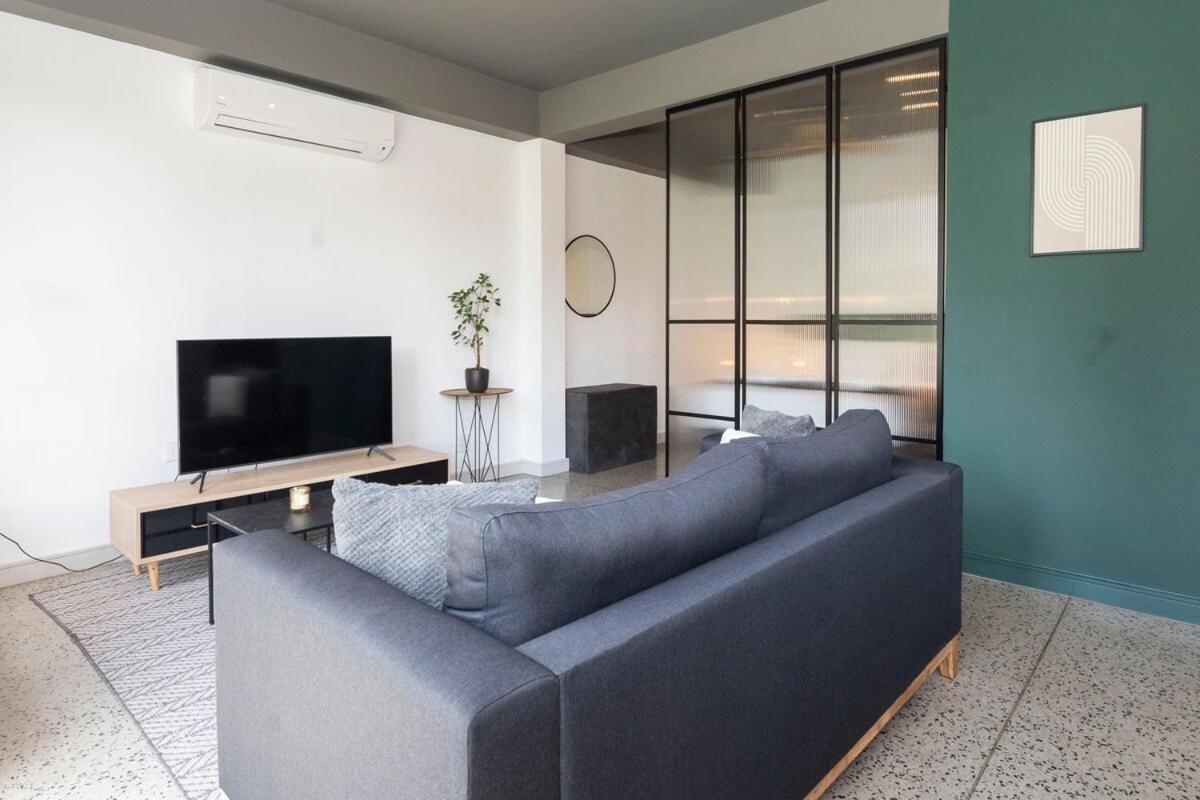 Near Waterfront, Rooftop Pool Apartment Cape Town