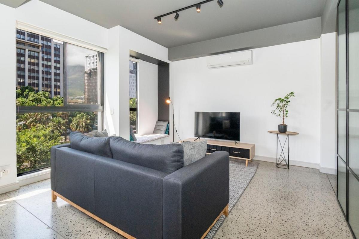 Apartment Near Waterfront, Rooftop Pool *
