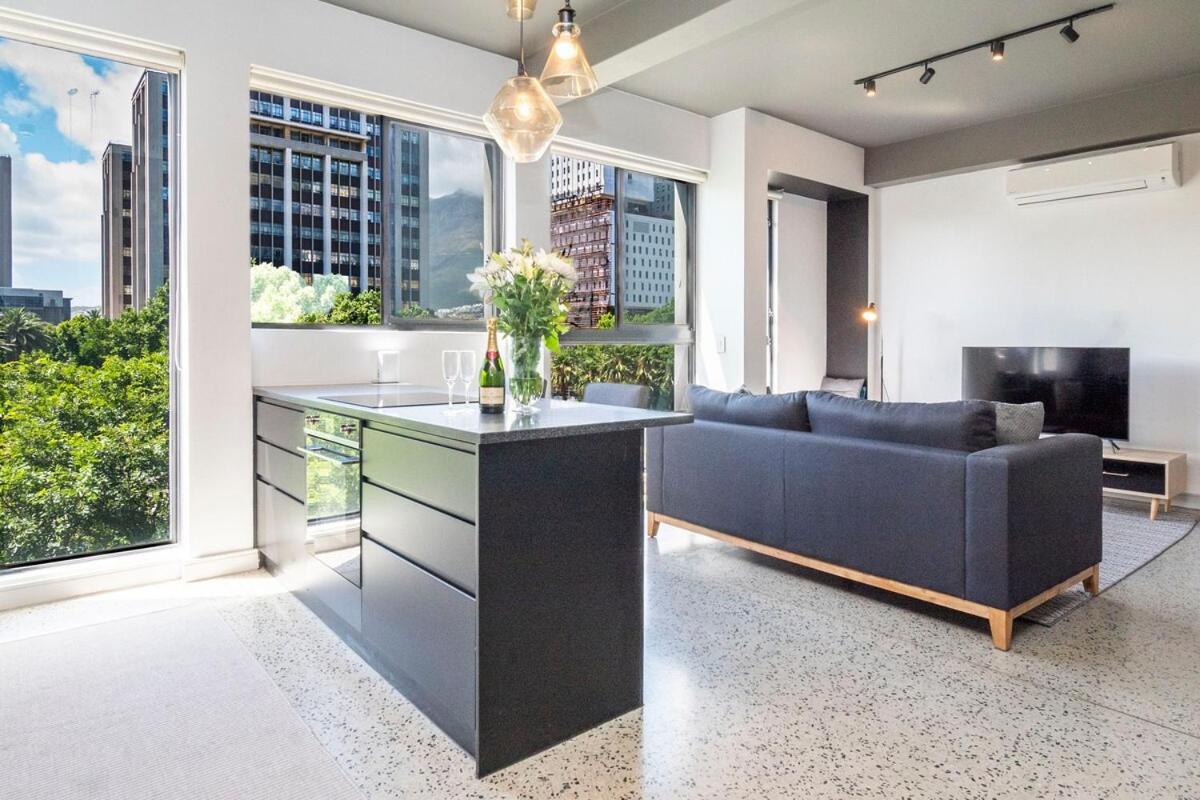 Near Waterfront, Rooftop Pool Apartment Cape Town