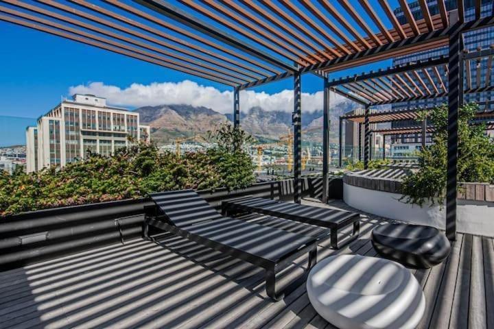Near Waterfront, Rooftop Pool Cape Town