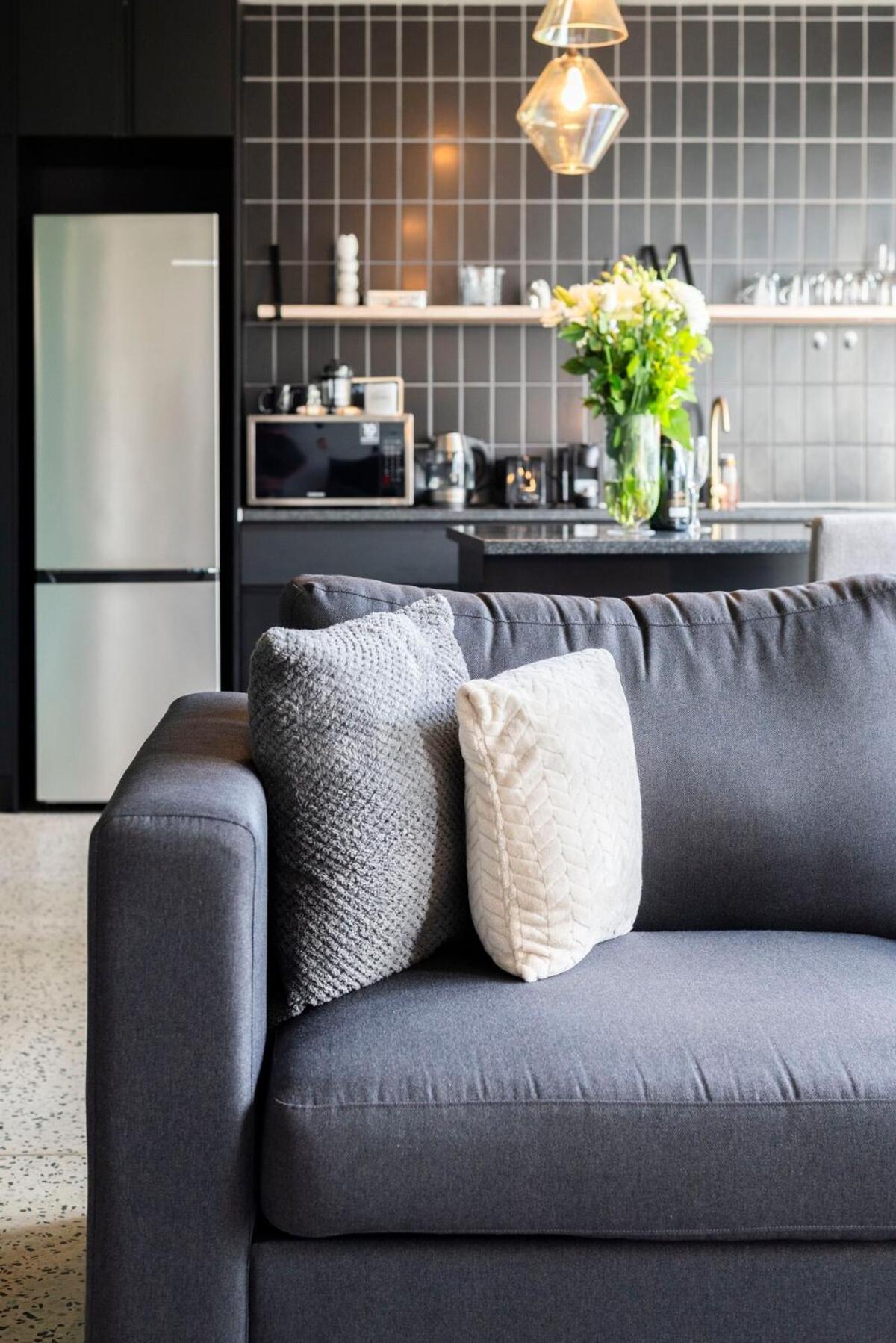 Near Waterfront, Rooftop Pool Apartment
