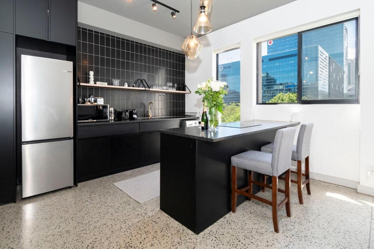 Apartment Near Waterfront, Rooftop Pool