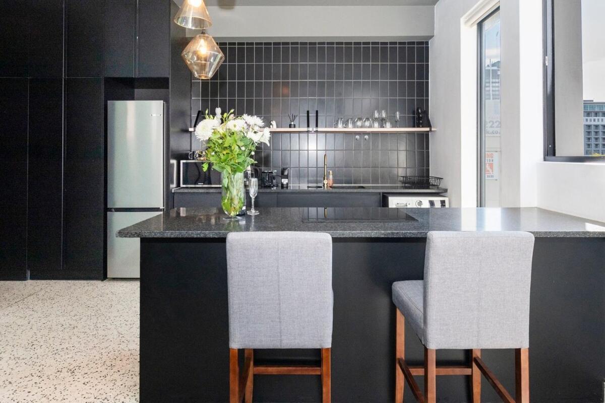 Near Waterfront, Rooftop Pool Apartment *
